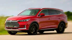 Chinezii vor să cucerească lumea cu maşinile lor. Motivul pentru care i-au împrumutat un model Byd Tang preşedintelui Braziliei

