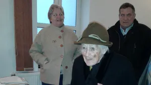 REPORTAJ: O femeie de 100 de ani din Alba Iulia a votat pentru un preşedinte care 