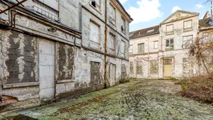 Cadavrul vechi de peste 30 de ani, ascuns într-o pivniţă, găsit în timpul renovării unui conac din Paris

