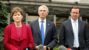 În preajma alegerilor legislative, democraţii şi republicanii se împacă. Vor merge la summitul NATO pentru a transmite un mesaj de solidaritate