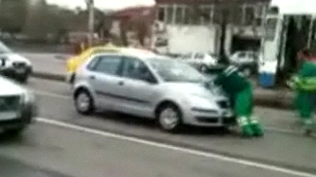 Bătaie între şoferi şi angajaţi ai Rebu, într-o intersecţie din Capitală - VIDEO