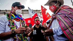 Situaţie inedită într-o ţară din America de Sud. Un fost fotbalist este al treilea candidat la preşedinţie testat pozitiv cu Covid-19 