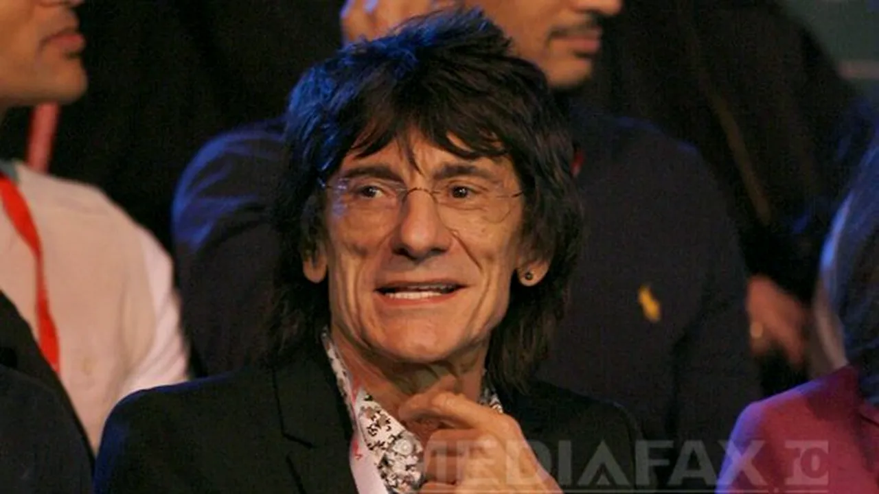 Ronnie Wood, chitaristul trupei The Rolling Stones, în vârstă de 68 de ani, va deveni tată de gemeni