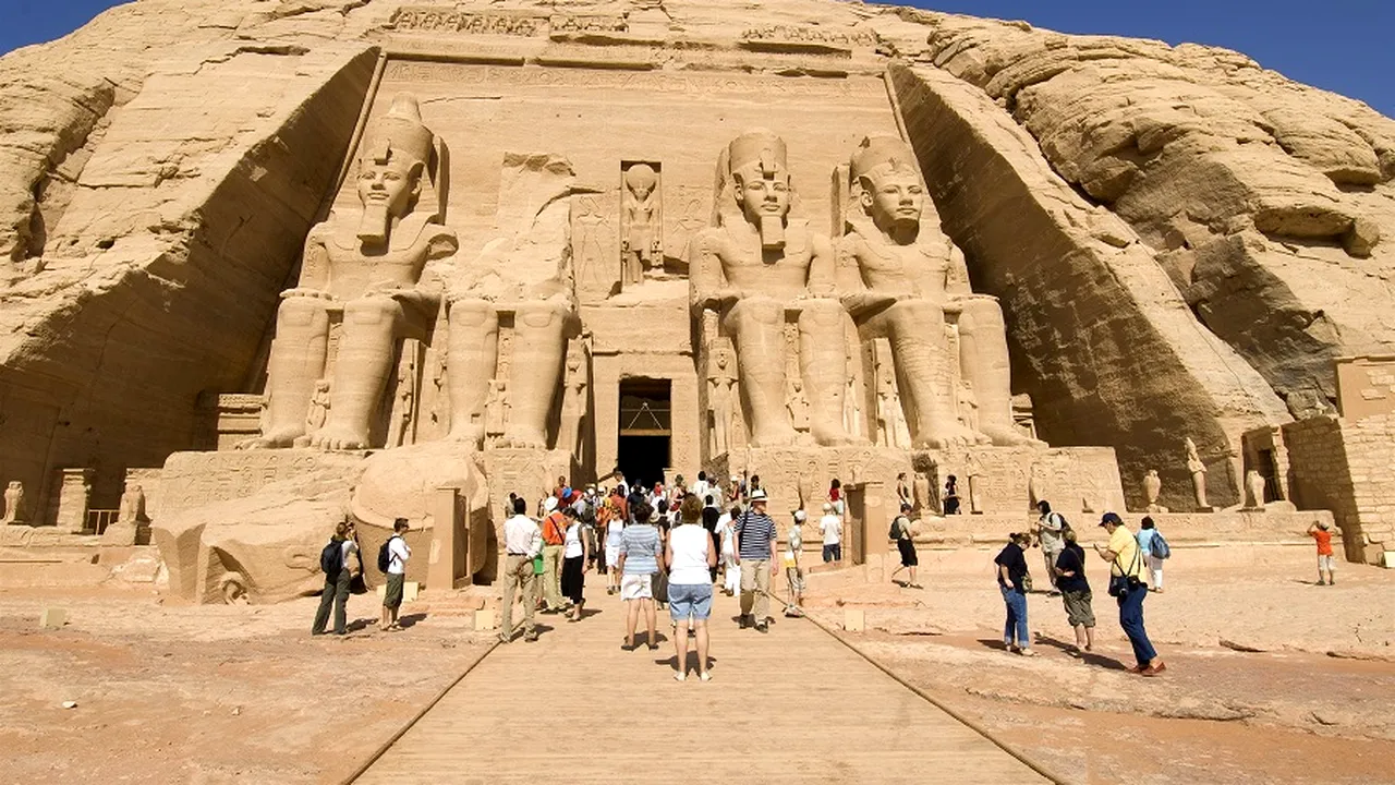 Egiptul investeşte în turism şi noi destinaţii pentru 2024