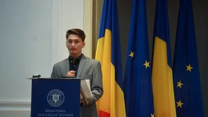 Ce MESAJ transmite lupul stilizat, logoul câştigător al preşedinţiei României a Consiliului Uniunii Europene | GALERIE FOTO