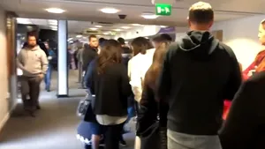 Referendum în Londra, mai activ ca la Bucureşti. IMAGINI cu oameni la coadă. Ambasador: Nu aveam de unde să ştim 