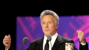 Dustin Hoffman va juca rolul unui poliţist pensionar, într-o dramă independentă