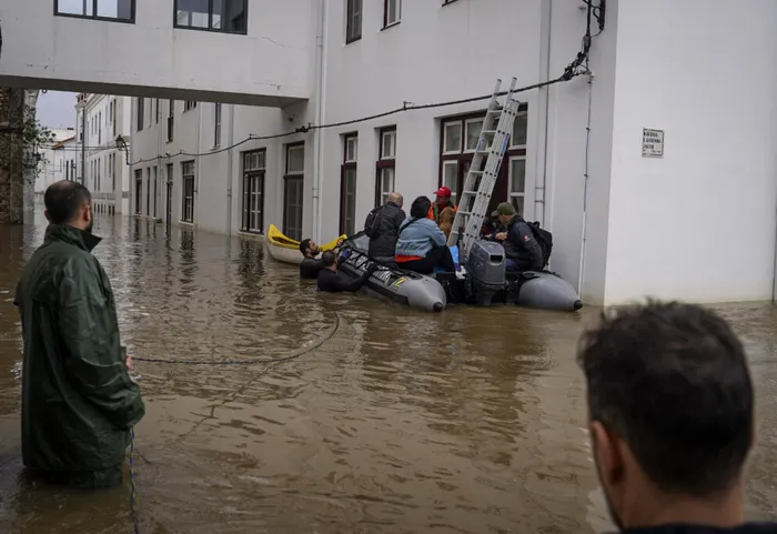 METEO Cod galben de furtuni în aproape jumătate de țară. Averse torențiale, vijelii și grindină