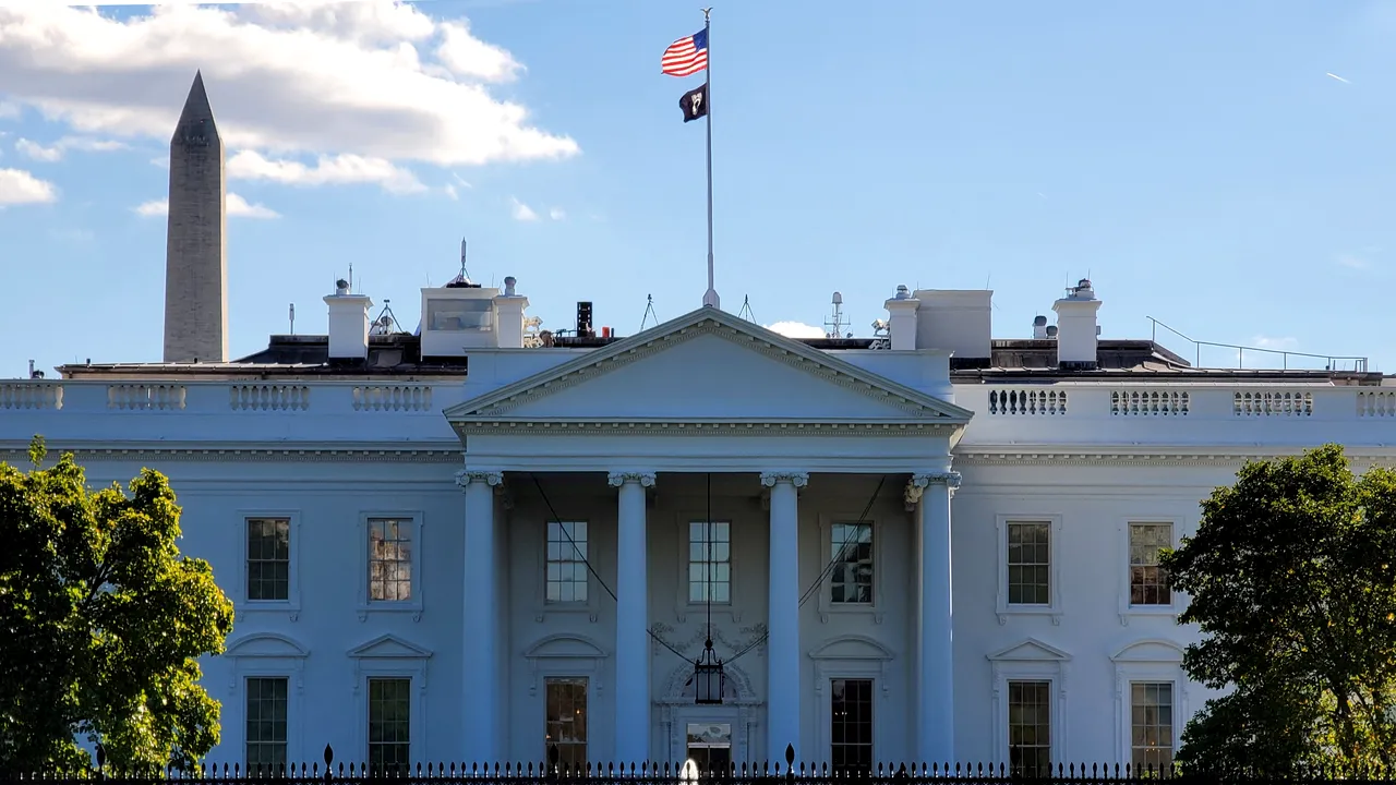 Oficialii administrației Trump ar putea fi acuzați de sfidare în urma deportărilor, spun judecătorii