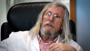 De ce e ignorat Didier Raoult, expertul care vrea să trateze coronavirusul cu clorochinină, de autorităţile din Franţa. Medicul a început tratamentele pe cont propriu