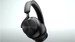 Bang & Olufsen, căşti premium pentru urechi fine. Compania sărbătoreşte 95 de ani de la înfiinţare
