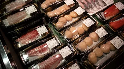 SĂNĂTATE Avertisment alarmant al cercetătorilor. Plasticul din ambalaje ajunge în alimentele din frigider