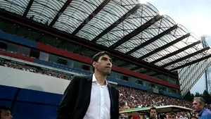 Suporteri stelişti s-au strâns la stadion pentru a discuta cu Victor Piţurcă