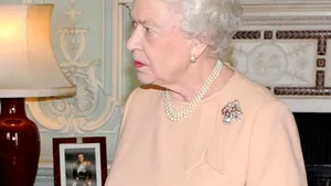 Berlusconi a reuşit să o irite pe regina Elisabeta a II-a (Video)