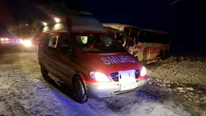 Accident grav pe DN 69, în Arad, după ce un şofer băut a ajuns cu maşina în şanţ