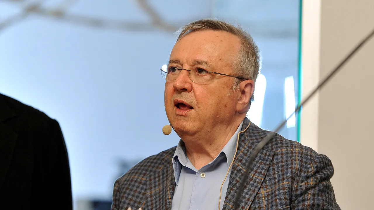 Ion Cristoiu: Dacă n-ar mai fi stare de alertă, ce s-ar face afaceriştii PNL care au importat milioane de măşti şi de termoscanere?