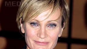 Patricia Kaas a mers la Primăria Iaşi şi la conferinţa de presă cu căţeluşul ei, Tequila