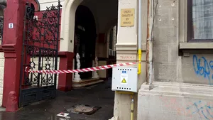 O femeie a căzut cu liftul într-o clădire din Capitală / Vicepreşedinte Uniunea Cineaştilor: Liftul e vechi. Următoarea revizie era programată pe 10 aprilie | FOTO