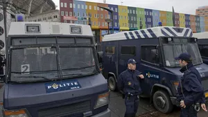 Şapte persoane, reţinute de poliţia din Amsterdam pentru ameninţări cu atentate