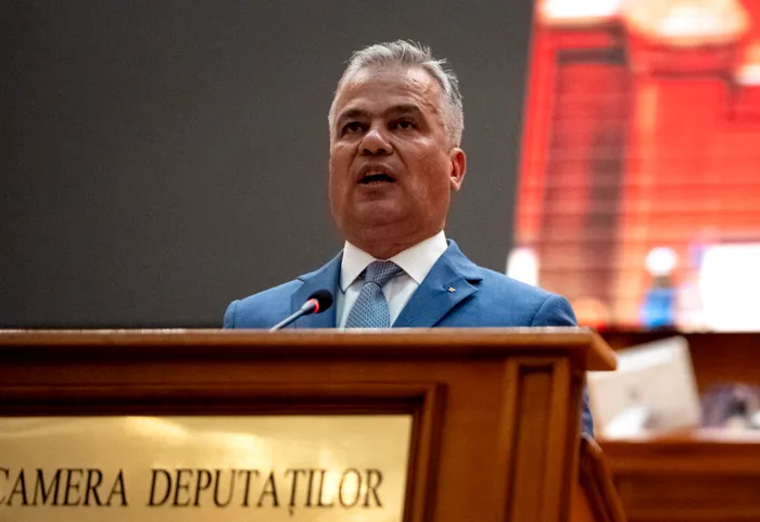 LIVE UPDATE A început ședința Parlamentului pentru votul de învestire a Guvernului Veștea | Simion: „Noi toți care nu suntem trădători părăsim această sală” | Premierul desemnat cere stabilitate și „un Guvern cu puteri depline”