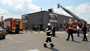 Un supermarket din Brăila a luat foc. Clienții și angajații au fost evacuați