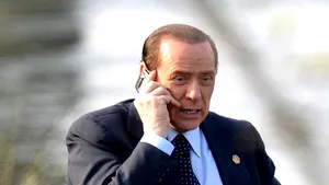 Berlusconi vorbea la telefon în timpul unei reuniuni cu Tăriceanu. Un om de afaceri i-a spus premierului italian despre 