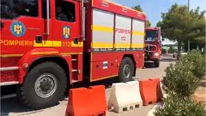 VIDEO Pompierii români trimişi să lupte cu incendiile devastatoare din Grecia au ajuns la Atena  
