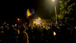 Ziua trei de proteste pentru Georgescu. Susținătorii lui scandează în fața Arestului Central