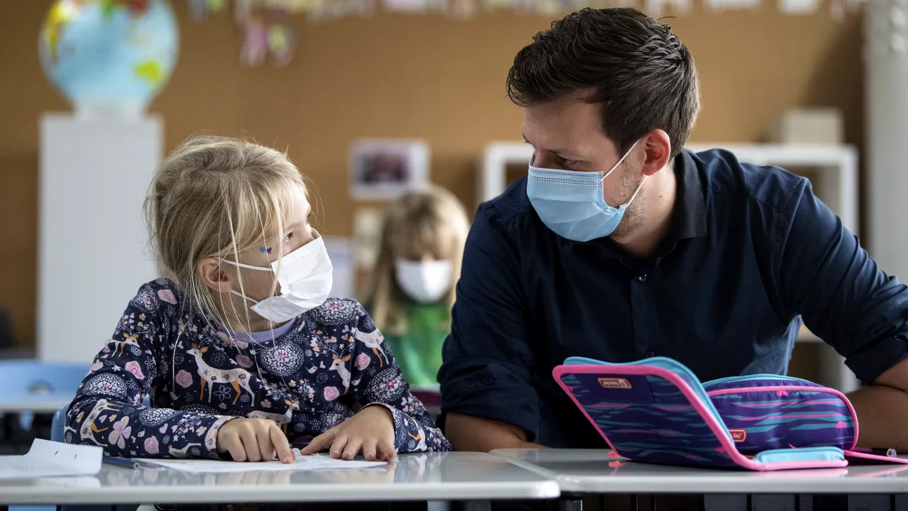 Octavian Jurma, despre vaccinarea copiilor: Nu îi lăsăm în clase când pot răci, dar îi lăsăm când există COVID