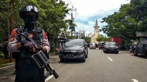 VIDEO Atentat cu bombă în duminica Floriilor. Cel puţin 14 răniţi, după ce două persoane s-au aruncat în aer în faţa unei biserici catolice din Indonezia