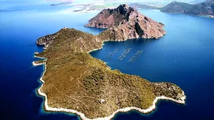 TOPUL celor mai „ieftine” INSULE GRECEŞTI scoase la vânzare – FOTO