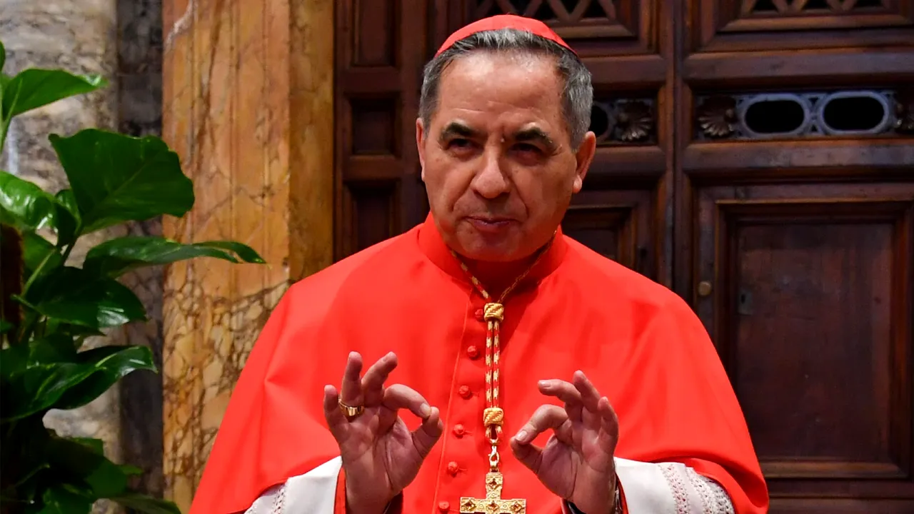 Cardinalul de la Vatican a demisionat din funcţie în mod neaşteptat. Giovanni Angelo Becciu este anchetat într-un proces controversat