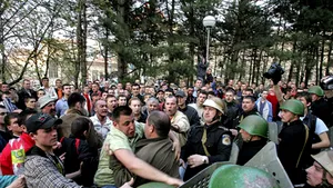 Mai mulţi jurnalişti au fost reţinuţi, Voronin acuză, din nou, România de implicare în proteste