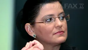 Boagiu, decorată la ambasada Franţei: Sunt bucuroasă că există femei care conduc cele două Camere
