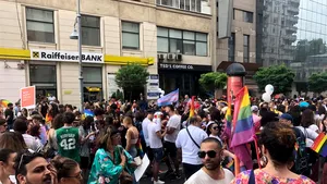BUCHAREST PRIDE | Sute de oameni la marşul diversităţii în Capitală | VIDEO