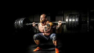 Testosteronul ca afacere: Cum profită influencerii de nesiguranța bărbaților?