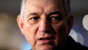 Ilie Sârbu se retrage din echipa lui Geoană pentru a-şi susţine ginerele, Victor Ponta