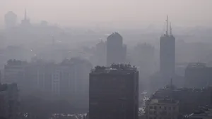 Poluarea aerului afectează fertilitatea atât la femei, cât şi la bărbaţi, arată un nou studiu