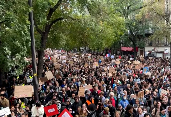 EXTERNE Franța: 1.200 de persoane arestate în urma protestelor. 150 de polițiști și jandarmi, răniți