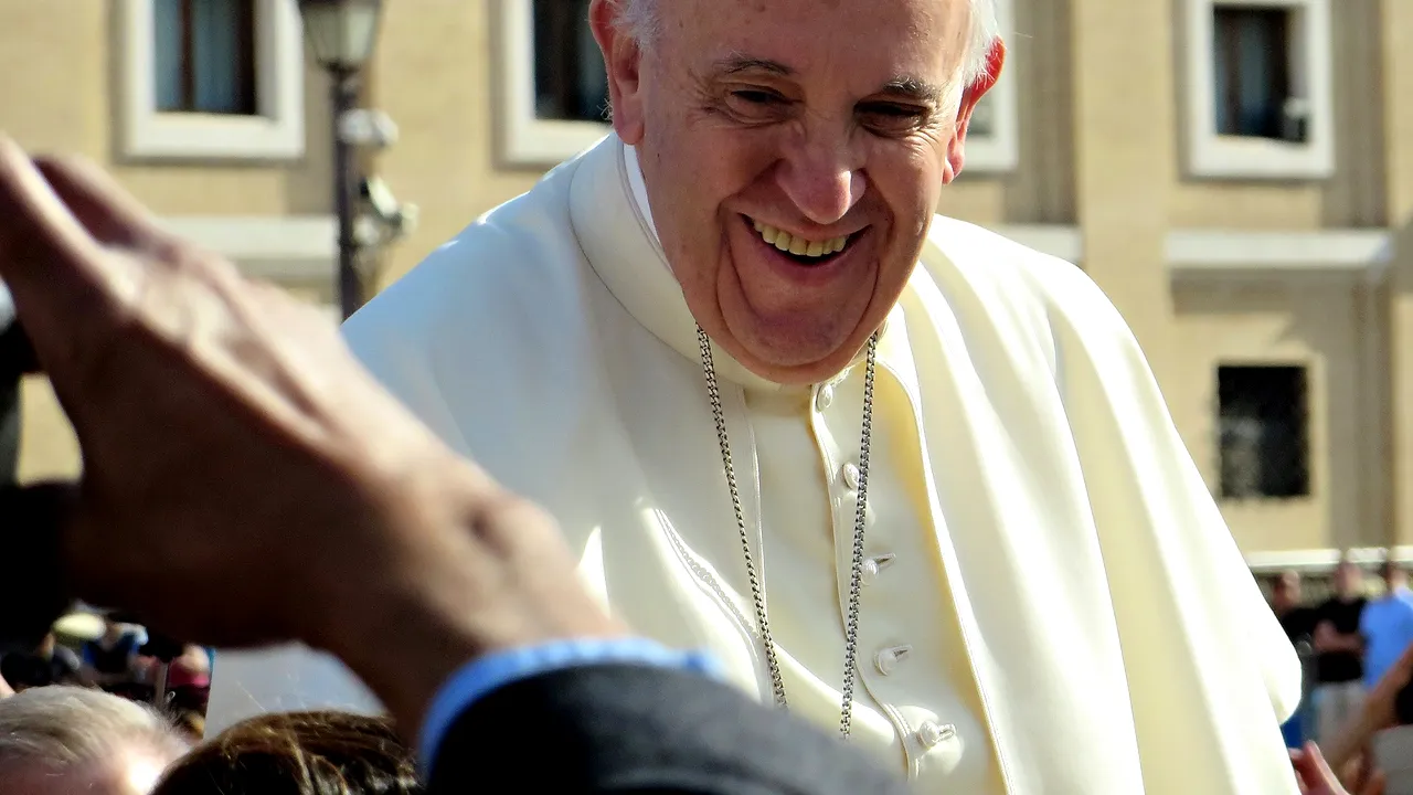 Papa Francisc a numit alt Mitropolit romano-catolic în Bucureşti, în locul lui Ioan Robu. Cine este Aurel Percă