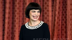 Cerinţele lui Mireille Mathieu la concertul din Capitală: 67 de trandafiri schimbaţi zilnic