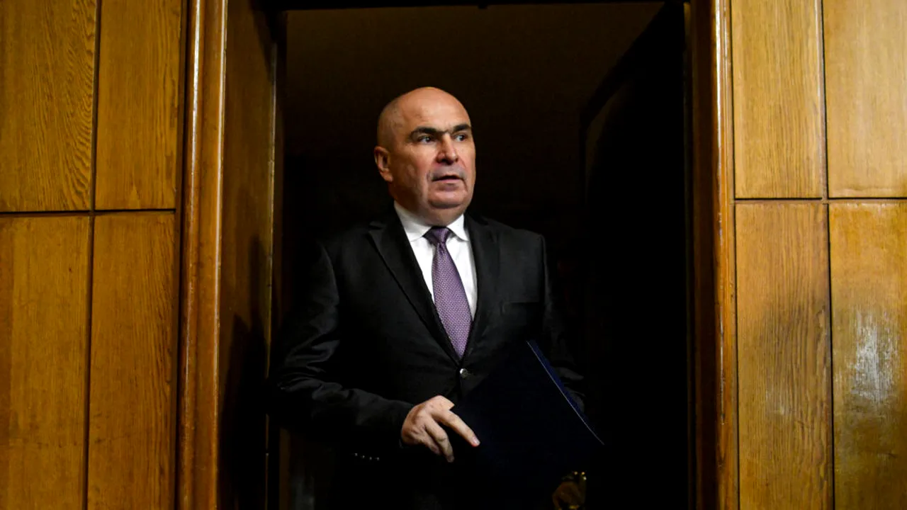 Bolojan, huiduit în Parlament, unde Guvernul își asumă răspunderea pe reforma pensiilor speciale