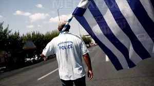 Nave andocate şi trenuri oprite în Grecia, din cauza protestelor transportatorilor