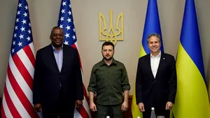Prima vizită a oficialilor americani în Ucraina de la începutul invaziei. SUA va oferi un ajutor militar de 700 de milioane de dolari