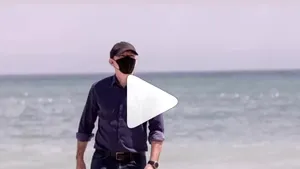 Premierul Florin Cîţu a fotografiat pescăruşi la malul mării, apoi şi-a pus melodia din Pantera Roz pe Instagram