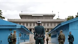 Doi morţi şi trei răniţi într-un incident armat produs la o bază militară din Coreea de Sud
