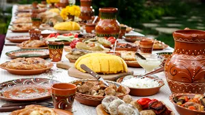 Iniţiativă studenţească: Firme de catering ţărănesc pentru nunţi botezuri şi chiar înmormântări, destinată celor de la sate