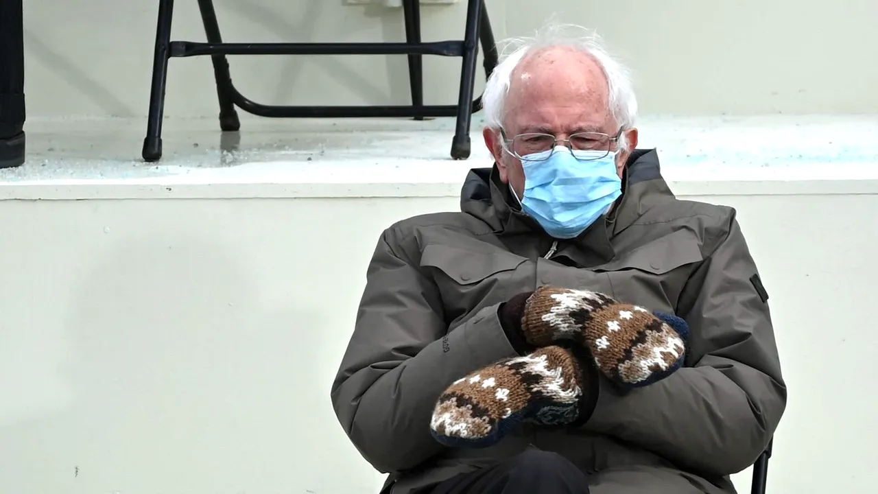 Bernie Sanders dă moda. Ţinuta sa „morocănoasă - chic” a aprins imaginaţia. Pe reţelele de socializate circulă sute de meme-uri 