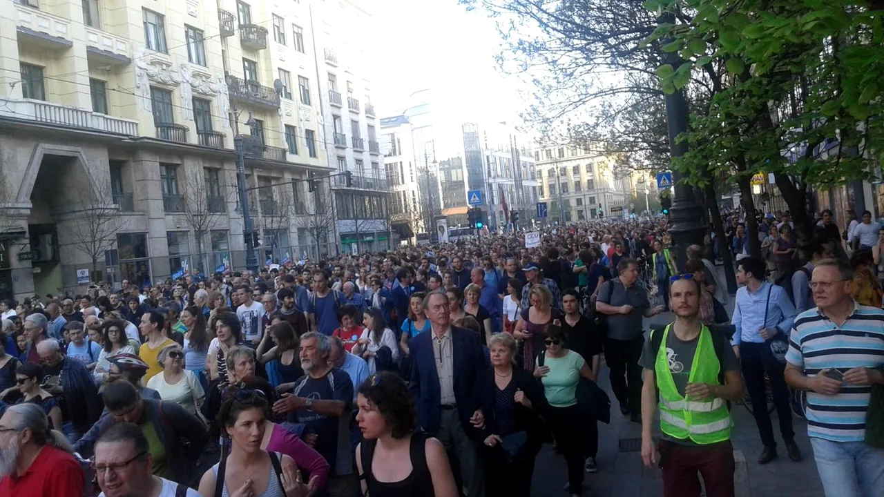 Zeci de mii de oameni au luat parte la un miting pentru Universitatea Central Europenă, la Budapesta