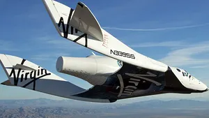 Naveta SpaceShipTwo pentru turism spaţial a efectuat primul ei zbor independent - VIDEO